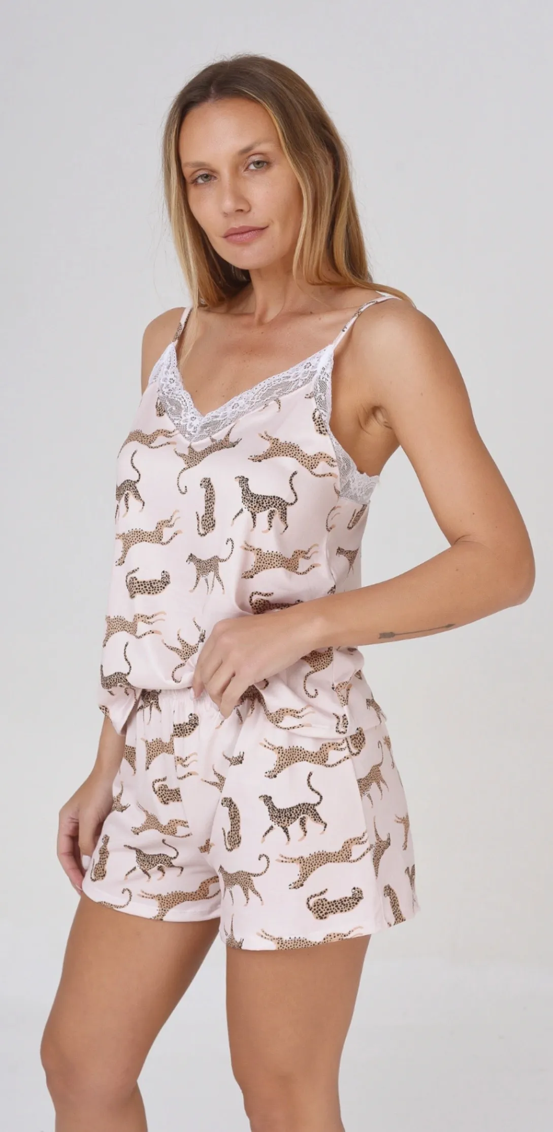 Pijama top y short puntilla leoparditos rosa